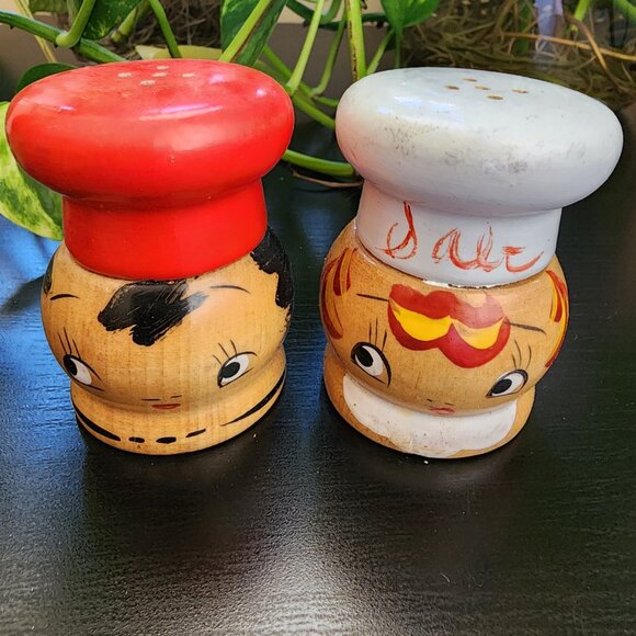 Vintage Salty Peppy Handpainted Carved Salt n Pepper Shakers Mini Short Small - Picture 2 of 11